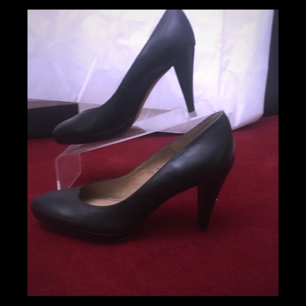 Women’s Size 7.5 M Black Pumps